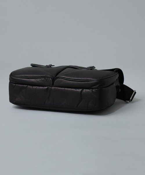 Hunting World(ハンティングワールド)の「HUNTING WORLD / レザー キャリーオール M(トートバッグ・メンズ・ブラック・ONE SIZE)」の6枚目の写真