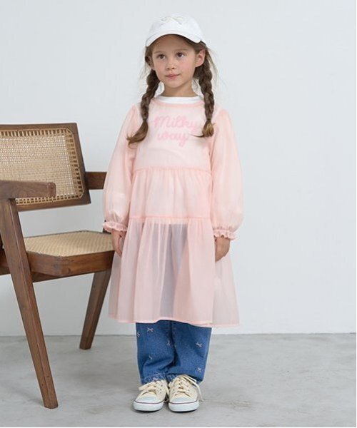 Lycee mine(リセマイン)の「シアーティアードワンピース【子供服】【キッズ】【女の子】(ワンピース・キッズ・グレー/サーモンピンク/アイボリー・100cm/140cm/120cm/130cm/150cm/110cm)」の1枚目の写真