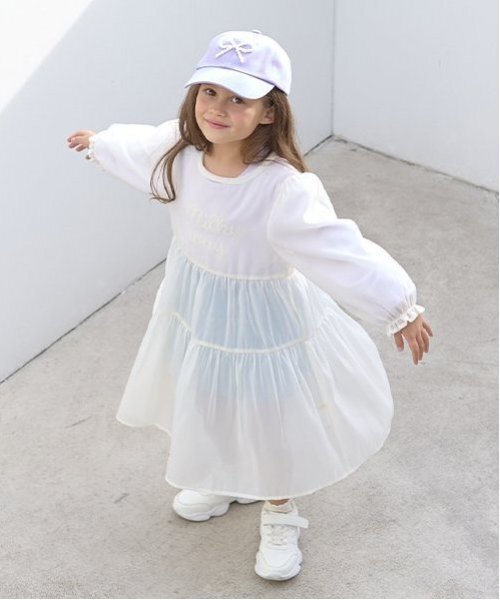 Lycee mine(リセマイン)の「シアーティアードワンピース【子供服】【キッズ】【女の子】(ワンピース・キッズ・グレー/サーモンピンク/アイボリー・100cm/140cm/120cm/130cm/150cm/110cm)」の2枚目の写真