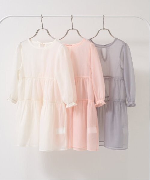 Lycee mine(リセマイン)の「シアーティアードワンピース【子供服】【キッズ】【女の子】(ワンピース・キッズ・グレー/サーモンピンク/アイボリー・100cm/140cm/120cm/130cm/150cm/110cm)」の4枚目の写真