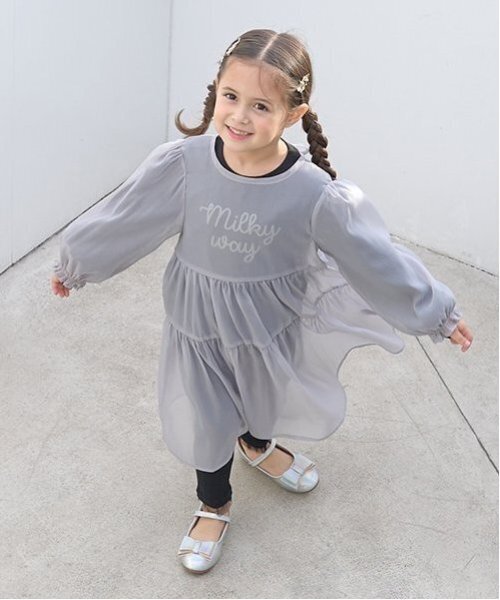 Lycee mine(リセマイン)の「シアーティアードワンピース【子供服】【キッズ】【女の子】(ワンピース・キッズ・グレー/サーモンピンク/アイボリー・100cm/140cm/120cm/130cm/150cm/110cm)」の17枚目の写真