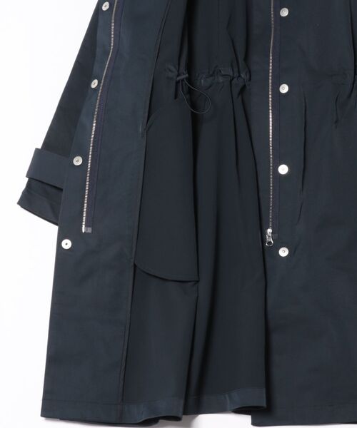 STYLEBLOCK（スタイルブロック）の「Eツイルスタンドカラーコート（トレンチコート・レディース・アイボリー/ネイビー・M）」の4枚目の写真