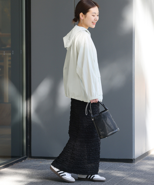 JOURNAL STANDARD relume（ジャーナルスタンダード　レリューム）の「ナイロンフーディーショートブルゾン（ナイロンジャケット・レディース・ベージュ/アイボリー・FREE）」の14枚目の写真