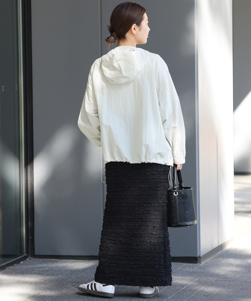 JOURNAL STANDARD relume（ジャーナルスタンダード　レリューム）の「ナイロンフーディーショートブルゾン（ナイロンジャケット・レディース・ベージュ/アイボリー・FREE）」の15枚目の写真