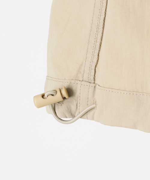 JOURNAL STANDARD relume（ジャーナルスタンダード　レリューム）の「ナイロンフーディーショートブルゾン（ナイロンジャケット・レディース・ベージュ/アイボリー・FREE）」の9枚目の写真