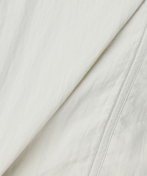 JOURNAL STANDARD relume（ジャーナルスタンダード　レリューム）の「ナイロンフーディーショートブルゾン（ナイロンジャケット・レディース・ベージュ/アイボリー・FREE）」の11枚目の写真