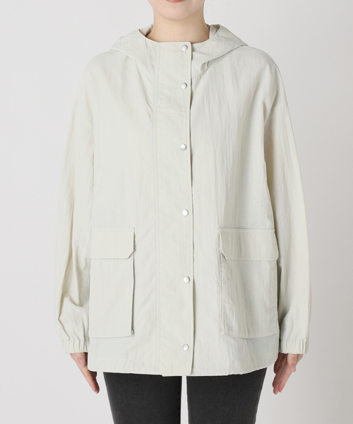 JOURNAL STANDARD relume（ジャーナルスタンダード　レリューム）の「ナイロンフーディーショートブルゾン（ナイロンジャケット・レディース・ベージュ/アイボリー・FREE）」の12枚目の写真