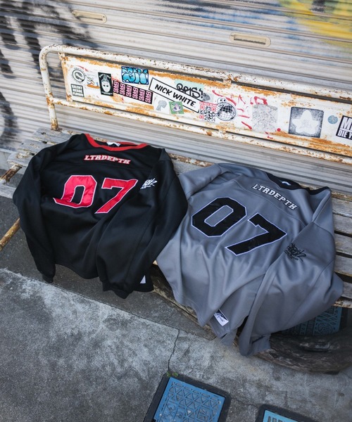 LTR DEPTH（レイターデプス）の「LTR DEPTH/ナンバリングホッケーロンT（Tシャツ/カットソー・メンズ・グレー/ブラック・MEDIUM/LARGE）」の14枚目の写真