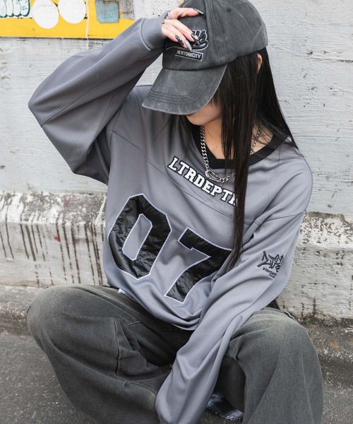 LTR DEPTH（レイターデプス）の「LTR DEPTH/ナンバリングホッケーロンT（Tシャツ/カットソー・メンズ・グレー/ブラック・MEDIUM/LARGE）」の22枚目の写真