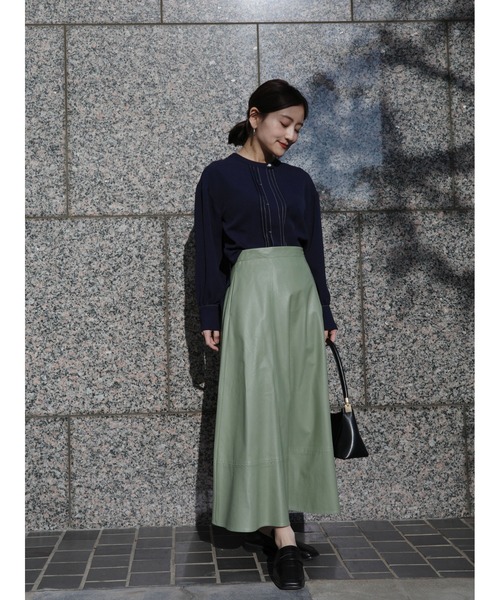 COHINA(コヒナ)の「フェイクレザーシームデザインスカート 【低身長・小柄女性】(スカート・レディース・グリーン/ホワイト・S-Regular/XS-Regular/XS-Short)」の8枚目の写真