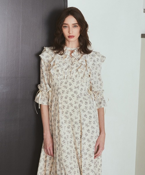 Maison de FLEUR(メゾンドフルール)の「フラワープリントワンピース(ワンピース・レディース・ピンク/ブルー系その他7・FREE)」の2枚目の写真