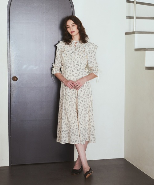 Maison de FLEUR(メゾンドフルール)の「フラワープリントワンピース(ワンピース・レディース・ピンク/ブルー系その他7・FREE)」の3枚目の写真