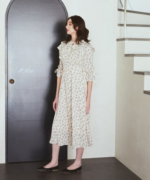 Maison de FLEUR(メゾンドフルール)の「フラワープリントワンピース(ワンピース・レディース・ピンク/ブルー系その他7・FREE)」の4枚目の写真