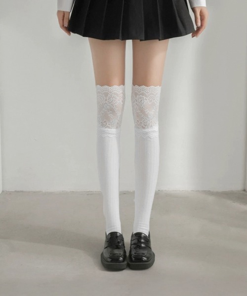 Miniministore（ミニミニストア）の「ニーハイソックス花柄レース切り替え靴下（ソックス/靴下・レディース・ホワイト/ブラック・FREE）」の4枚目の写真