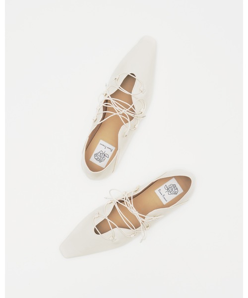 Emma Francis（エマフランシス）の「フラワーカット レースアップパンプス（パンプス・レディース・パープル/ブラック/ホワイト・24.0cm/23.5cm/23.0cm/22.5cm/25.0cm/24.5cm/22.0cm）」の12枚目の写真