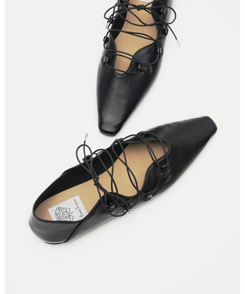 Emma Francis（エマフランシス）の「フラワーカット レースアップパンプス（パンプス・レディース・パープル/ブラック/ホワイト・24.0cm/23.5cm/23.0cm/22.5cm/25.0cm/24.5cm/22.0cm）」の7枚目の写真