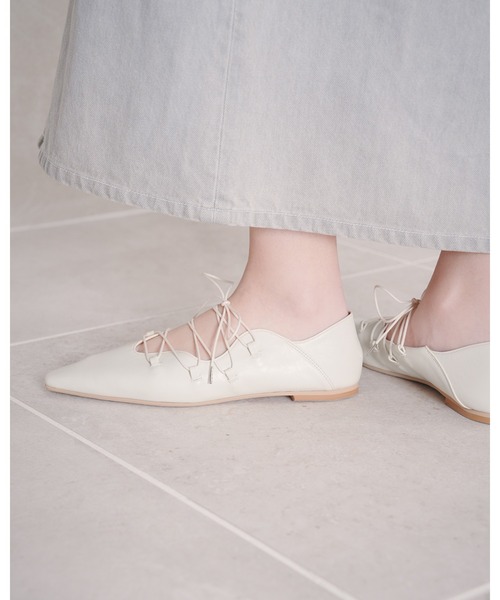 Emma Francis（エマフランシス）の「フラワーカット レースアップパンプス（パンプス・レディース・パープル/ブラック/ホワイト・24.0cm/23.5cm/23.0cm/22.5cm/25.0cm/24.5cm/22.0cm）」の17枚目の写真