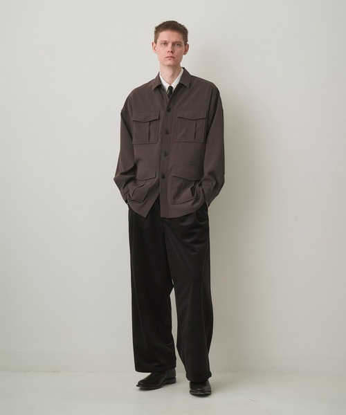 Juha(ユハ)の「OVERSIZED SAFARI JACKET(ミリタリージャケット・メンズ・ブラック/チャコールグレー・3/4)」の9枚目の写真