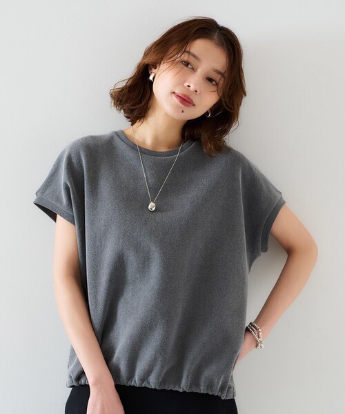 UNTITLED（アンタイトル）の「【手洗い可】ヴィンテージライク スウェットトップス（スウェット・レディース・チャコールグレー/ベージュ・00/02/04/44/48）」の2枚目の写真