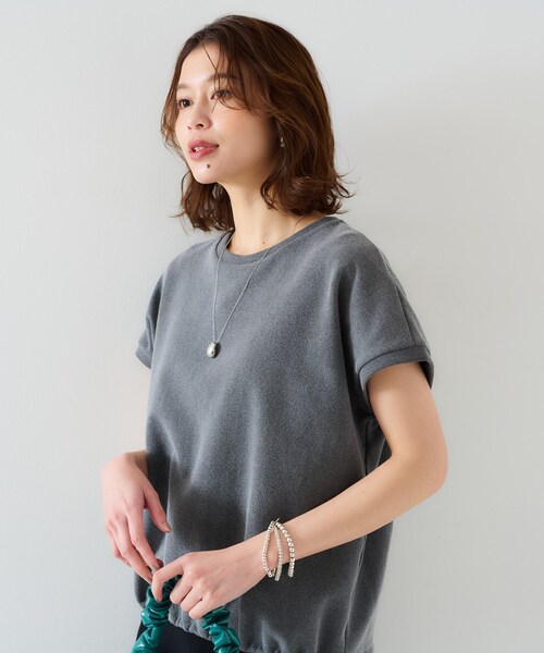 UNTITLED（アンタイトル）の「【手洗い可】ヴィンテージライク スウェットトップス（スウェット・レディース・チャコールグレー/ベージュ・00/02/04/44/48）」の5枚目の写真