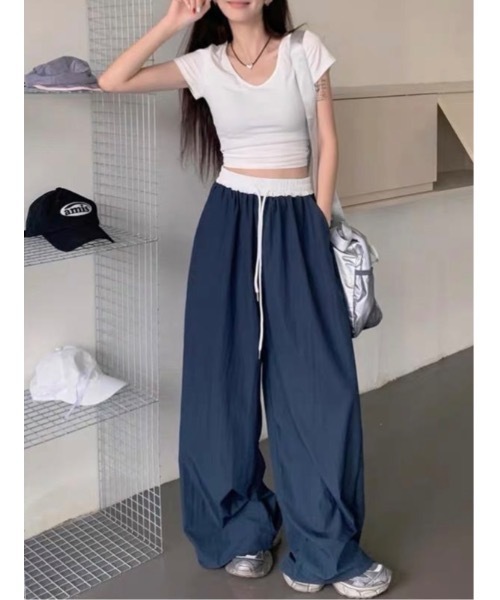 SALTMINT(ソルトミント)の「《韓国ファッション》バイカラーウエストルーズナイロンパンツ(スラックス・レディース・ブラック/ネイビー・M/L)」の6枚目の写真