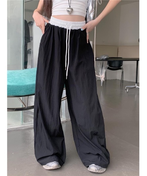 SALTMINT(ソルトミント)の「《韓国ファッション》バイカラーウエストルーズナイロンパンツ(スラックス・レディース・ブラック/ネイビー・M/L)」の8枚目の写真
