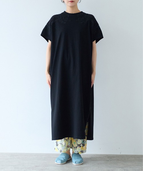 yuni（ユニ ）の「コットンシルク 多色刺繍スキッパーワンピース
