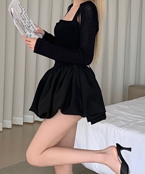 Mejoul(メジュール)の「スクエアネックリブタイト バルーンミニワンピース(ワンピース・レディース・ホワイト/ブラック・M/L/S)」の14枚目の写真