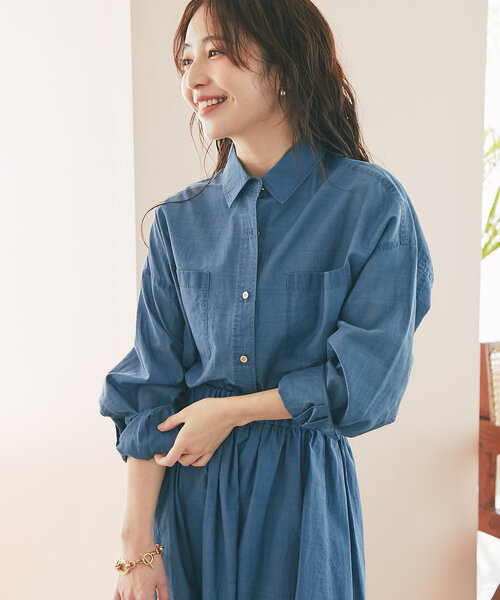 La boutique BonBon(ラブティックボンボン)の「【セットアップ可】シアーデニムクロップドシャツ(シャツ/ブラウス・レディース・ブルー/サックスブルー・FREE)」の4枚目の写真
