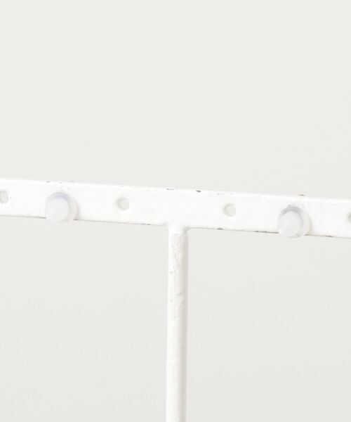 itam（アイタム）の「【itam】アイタム/ タル×プチパール フラワー セラミックポストピアス（ピアス（両耳用）・レディース・ピンクゴールド/ゴールド・FREE）」の7枚目の写真