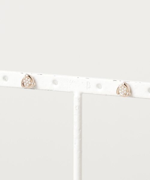 itam（アイタム）の「【itam】アイタム/ タル×プチパール フラワー セラミックポストピアス（ピアス（両耳用）・レディース・ピンクゴールド/ゴールド・FREE）」の6枚目の写真