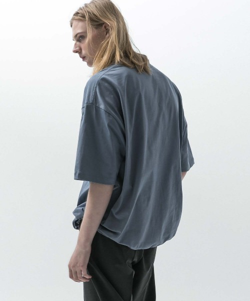 SLICK(スリック)の「【SLICK/スリック】Doble Yarn Drawstring T-Shirt / ダブルヤーンドローストリングTシャツ /オーバーサイズ シルエット / ヘビーウェイト(Tシャツ/カットソー・メンズ・ネイビー/ブラック/ホワイト/アッシュブラウン/グレイッシュブルー・3/2/1)」の12枚目の写真