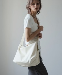 フェイクレザーショルダーバッグ