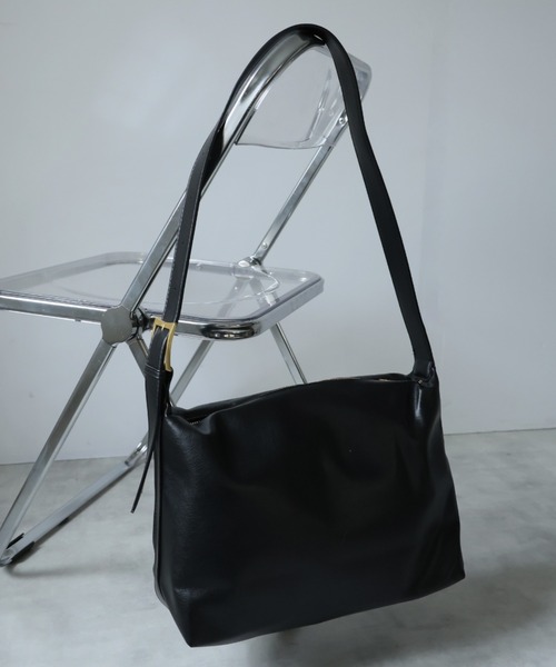 Ulysses（ユリシス）の「フェイクレザーショルダーバッグ（ショルダーバッグ・レディース・ブラック/ホワイト/グレー/ブラウン/シルバー・F）」の8枚目の写真