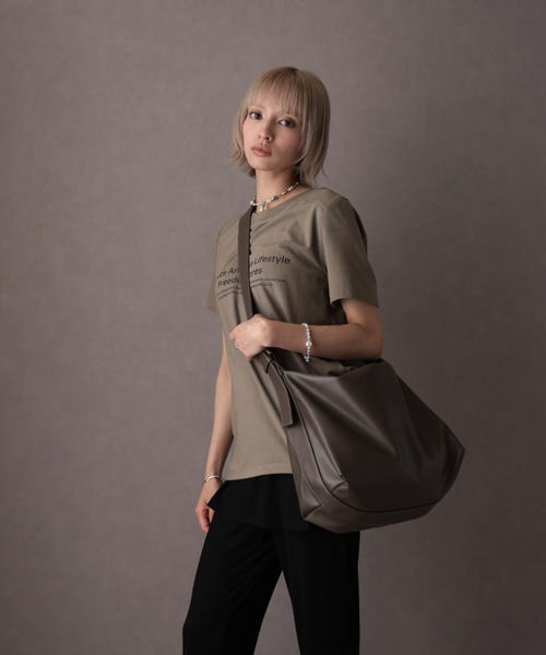 Ulysses（ユリシス）の「フェイクレザーショルダーバッグ（ショルダーバッグ・レディース・ブラック/ホワイト/グレー/ブラウン/シルバー・F）」の9枚目の写真