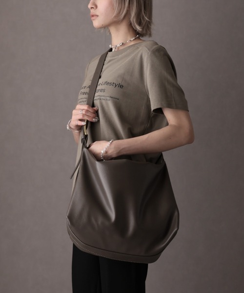 Ulysses（ユリシス）の「フェイクレザーショルダーバッグ（ショルダーバッグ・レディース・ブラック/ホワイト/グレー/ブラウン/シルバー・F）」の10枚目の写真