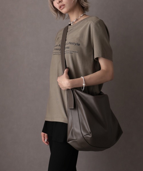 Ulysses（ユリシス）の「フェイクレザーショルダーバッグ（ショルダーバッグ・レディース・ブラック/ホワイト/グレー/ブラウン/シルバー・F）」の15枚目の写真