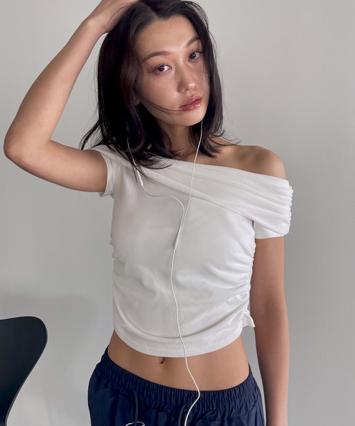 FOLLOWIN(フォロウィン)の「ベーシックオフショルダー半袖トップス(Tシャツ/カットソー・レディース・ホワイト/グレー/ブラック・FREE)」の16枚目の写真