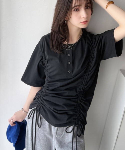 Java(ジャバ)の「《JaVaジャバコラボ》アレンジを楽しむ。前後2wayヘンリーネックドロストチュニックTシャツワンピース(半袖)(Tシャツ/カットソー・レディース・ベージュ/オフホワイト/ブラック系その他/ブラック・X-LARGE/LARGE/MEDIUM/SMALL)」の6枚目の写真
