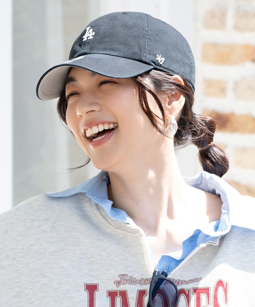 '47（フォーティーセブン）の「’47BRANDフォーティーセブン キャップ クリーンナップ MLBミニロゴ（キャップ・レディース・ブルー/グレー/ブラック/グレー系その他/ブラウン系その他/ホワイト/グリーン/ベージュ系その他2/ホワイト系その他/ベージュ系その他/ブラウン/レッド系その他/レッド/ピンク/ブラック系1/ベージュ/ブラック系/ネイビー/グリーン系その他/グリーン系その他2・FREE）」の4枚目の写真