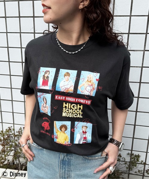 PONEYCOMB TOKYO(パニカムトーキョー)の「【Disney】 ハイスクール・ミュージカル/Tシャツ(Tシャツ/カットソー・レディース・スミクロ/ホワイト・X-LARGE/LARGE)」の3枚目の写真