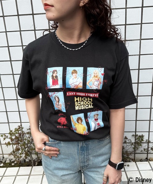 PONEYCOMB TOKYO(パニカムトーキョー)の「【Disney】 ハイスクール・ミュージカル/Tシャツ(Tシャツ/カットソー・レディース・スミクロ/ホワイト・X-LARGE/LARGE)」の4枚目の写真