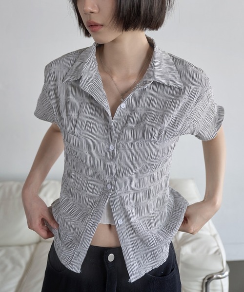 UNE MANSION（ユヌマンション）の「ユニークエンボスストライプスモークブラウスシャツ（シャツ/ブラウス・レディース・ブラック/ホワイト/ブルー系その他・FREE）」の16枚目の写真