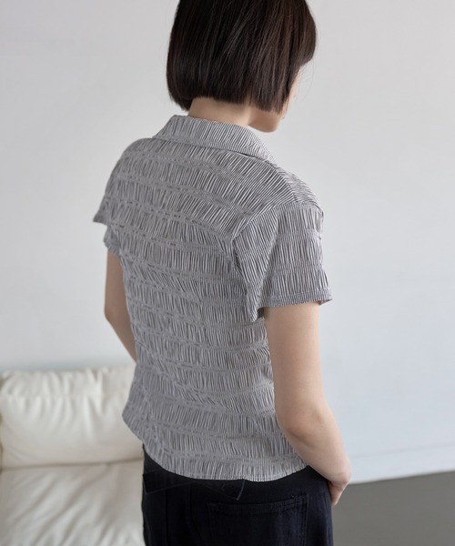 UNE MANSION（ユヌマンション）の「ユニークエンボスストライプスモークブラウスシャツ（シャツ/ブラウス・レディース・ブラック/ホワイト/ブルー系その他・FREE）」の18枚目の写真
