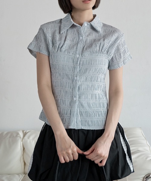 UNE MANSION（ユヌマンション）の「ユニークエンボスストライプスモークブラウスシャツ（シャツ/ブラウス・レディース・ブラック/ホワイト/ブルー系その他・FREE）」の21枚目の写真