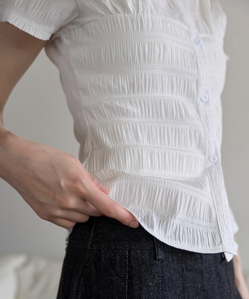 UNE MANSION（ユヌマンション）の「ユニークエンボスストライプスモークブラウスシャツ（シャツ/ブラウス・レディース・ブラック/ホワイト/ブルー系その他・FREE）」の22枚目の写真