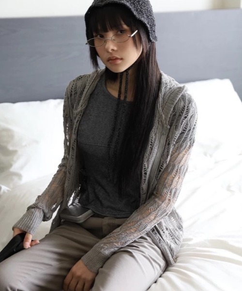 DIAVEL(ディアベル)の「【ユニセックス/透かし編み】フーディジップニットカーデ(カーディガン/ボレロ・レディース・グレー・F)」の3枚目の写真