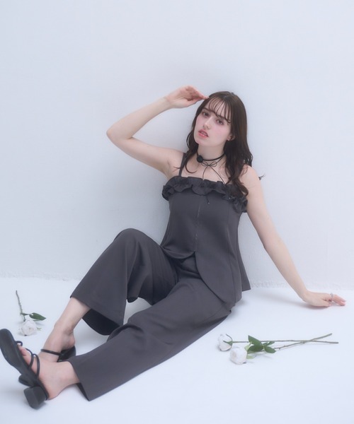 mellowneon(メロウネオン)の「フリルビスチェセットアップ(セットアップ・レディース・チャコールグレー/ベージュ・SMALL/MEDIUM)」の4枚目の写真