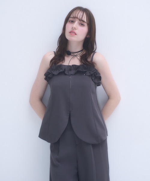 mellowneon(メロウネオン)の「フリルビスチェセットアップ(セットアップ・レディース・チャコールグレー/ベージュ・SMALL/MEDIUM)」の3枚目の写真