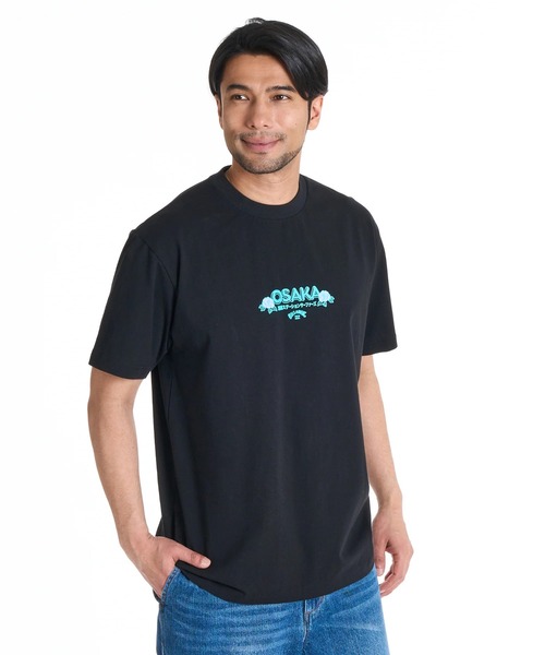 BILLABONG(ビラボン)の「BILLABONG メンズ DESTINATION OSAKA Tシャツ 【2025年秋冬モデル】/ビラボンSHONAN STATION SURFERS大阪グラフィック半袖Tシャツ(Tシャツ/カットソー・メンズ・ホワイト/ブラック・LARGE/MEDIUM/X-LARGE)」の8枚目の写真